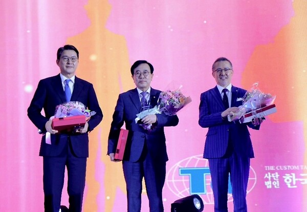 사진 왼쪽부터 TV조선 신동욱앵커,서병수국회의원,김종석 대한안경사협회장