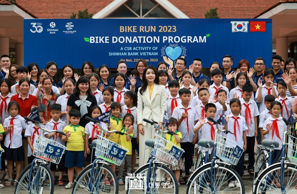  22일 김건희 여사는 '바이크 런(Bike Run)' 자전거 기부 행사에 참석했다./사진=대통령실 제공