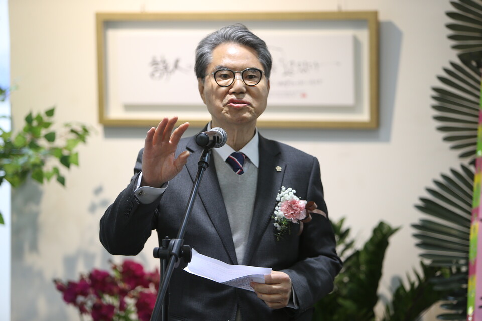 한국아동학대예방협회의 이배근회장이 축사를 하고 있다.