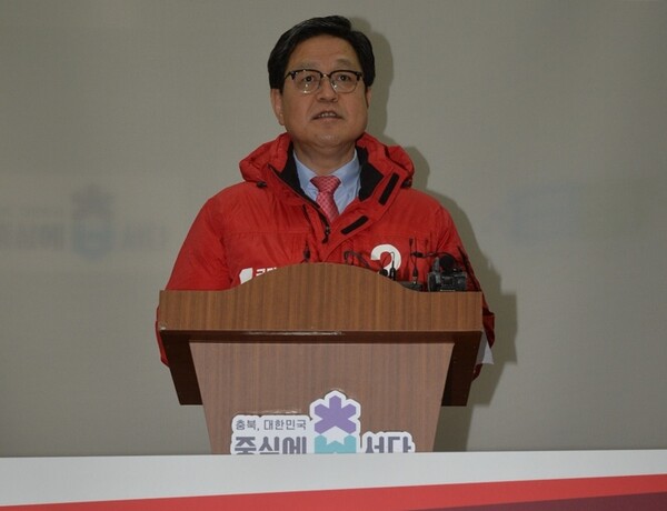 김성회 예비후보가 31일 오후 충북도청 기자실에서 22대 총선 출마를 선언하고 있다.