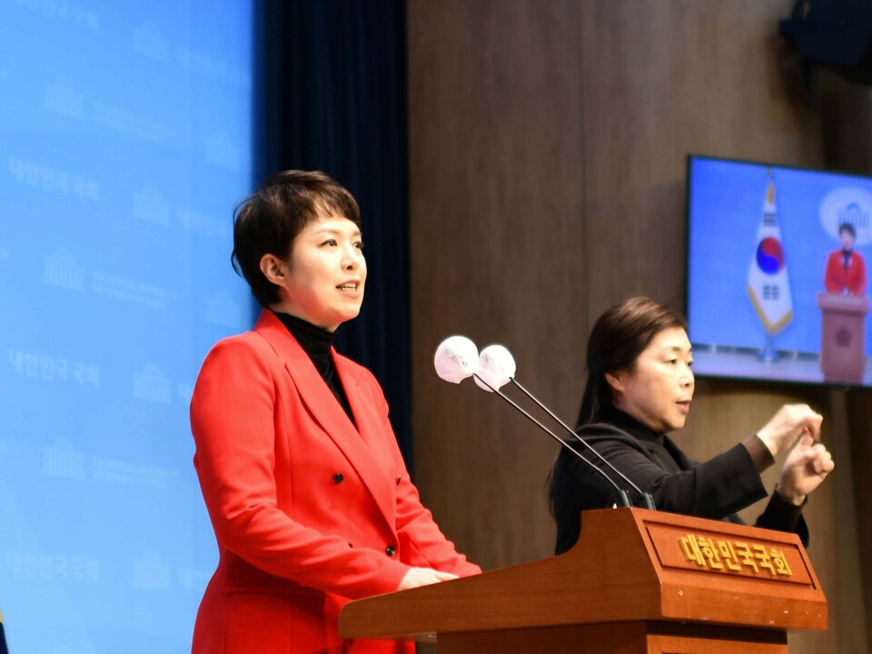 국민의힘 김은혜 예비후보가 21일 국회 소통관에서 가진 기자회견을 통해 총선 출마를 선언하고 있다.