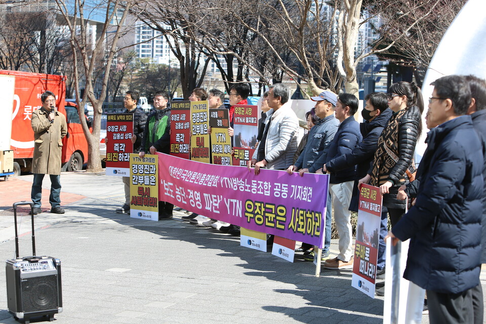 김현우위원장이 마지막 1인 시위의 결실을 자평하면서 마무리 발언을 하고 있다.